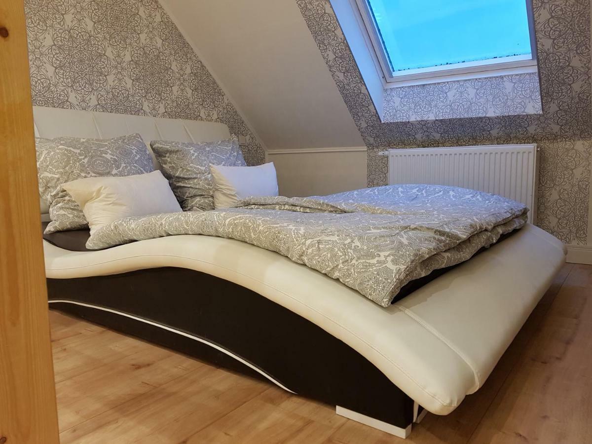 Zucht- Und Ausbildungsstall Rubly Kleinbundenbach Esterno foto